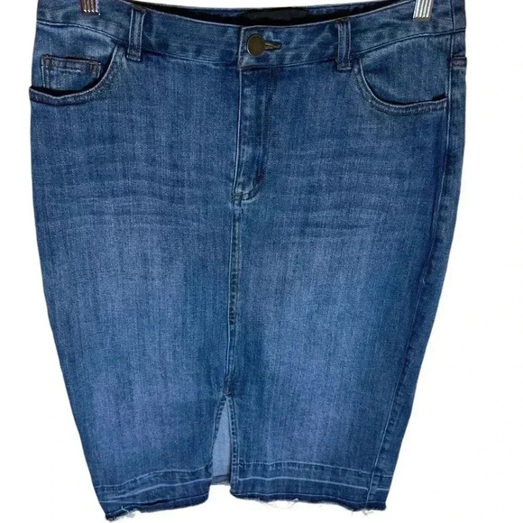 Who What Wear Dresses & Skirts - Women’s Denim Midi Skirt Sz 10, great condition 😊